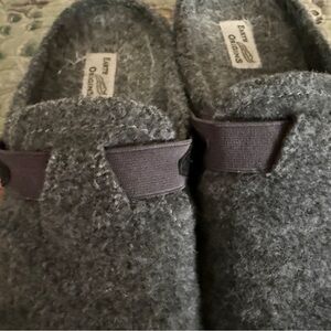 Earth Origins Cozy Gray wool clogs